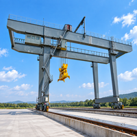 Grue portique à double poutre de 175 tonnes avec cabine de commande, treuil et chariot, montée sur rail, pour quai de chargement