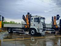 Camion-grue JAC d'exportation équipé d'une grue à bras pliable de 8 tonnes pour le levage