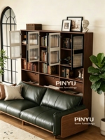 Finition en bois de noyer chaud. Conception unique avec correspondance de couleurs. Style du milieu du siècle. Sublimez votre salon avec des éléments vintage