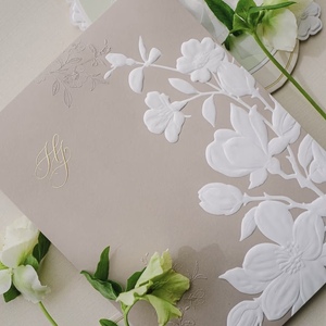 Enveloppe en carton gaufré de luxe personnalisée, papier d'art, carton couché offset, finition estampée à chaud, impression pour mariages - Product Image 1