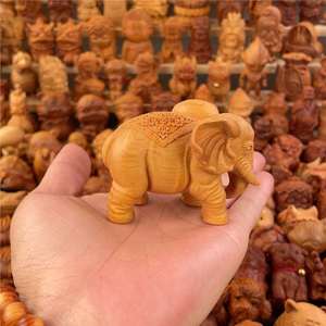 Figurines d'éléphants artisanales en bois sculpté, avec le couvre-culotte relevé, sculpture unique en bois pour la décoration de la maison - Product Image 4