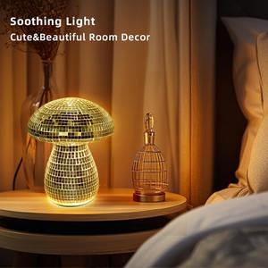 Lámpara de Mesa Recargable Inalámbrica con Forma de Hongo Plateado, Lámpara Táctil con Iluminación Ambiental, Decoración Estética para Habitaciones, Lámpara de Mesa Colorida - Product Image 4