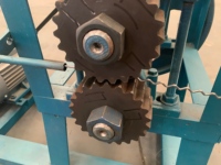 Machine industrielle automatique à grande vitesse pour la fabrication de grillage soudé ondulé pour la construction, l'exploitation minière, les clôtures et le renforcement