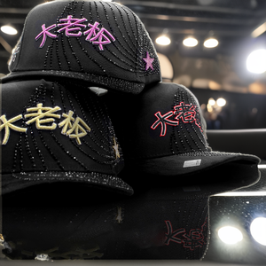 DD DD-036 Nueva Llegada Gorra de Béisbol Deportiva Unisex de 5 Paneles con Bordado 3D, Logotipo Metálico, Pedrería, Visera Curva Ancha y Forro de Satén de Ante - Product Image 2