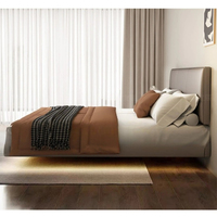Cadre de lit flottant moderne haut de gamme avec éclairage d'ambiance LED, lit rembourré gris clair avec tête de lit moelleuse
