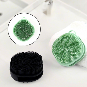 Brosse de bain carrée en silicone double face pour bébé avec tête de massage tactile pour usage en toilette, multifonctionnelle - Product Image 2