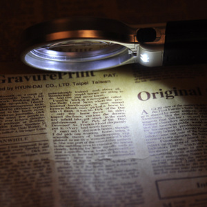 عدسة زجاجية قابلة للطي ، حامل مكتبي محمول باليد ثنائي الغرض ، زجاج مكبرة 3X مع 2 مصباح ليد - Product Image 6