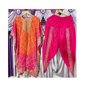 Ropa de fiesta atractiva bordada, tela estampada de seda Chinon, Kaftan Dhoti para mujer, ropa a un precio asequible - Product Image 1