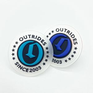<span class=keywords><strong>Patch</strong></span> logo personnalisé OEM en PVC 3D et caoutchouc silicone <span class=keywords><strong>pour</strong></span> doudounes, coupe-vent et vêtements d'extérieur - Product Image 1
