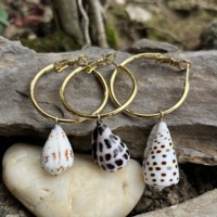 Nouvelles boucles d'oreilles créoles en acier inoxydable avec coquillage naturel Conus Ebraeus, style hawaïen, bijoux bohèmes de plage pour femmes