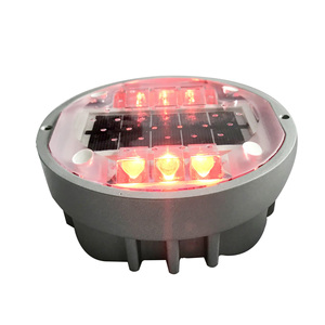 Marcador de Advertencia de Zona Inundable CadSolar CS-SR-815, 8 LED Rojos Ámbar, 74 Toneladas, Impermeable IP68 - Product Image 1