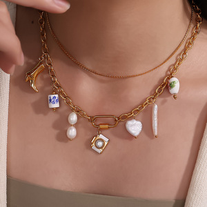 แกลเลอรีเครื่องเคลือบสีพอร์ซเลน |   จี้เซรามิกรูปดอกไม้เคลือบทอง 18K PVD บนสแตนเลสสตีล สำหรับทำเครื่องประดับ DIY - Product Image 4