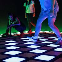 Jeu actif sol verre interactif couleur carrés lumière sol lave activer jeu de tuiles
