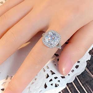 F1693 Anello con Diamante Taglio Asscher per Donna, Gioiello Classico per Fidanzamento - Product Image 4