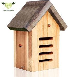 瓢虫屋由天然木材制成，带有防水屋顶 - Product Image 2