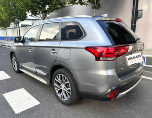 <span class=keywords><strong>Mitsubishi</strong></span> OUTLANDER 2018 SUV Usato con Sedili in Tessuto, Climatizzatore Adattivo, Tetto Panoramico, Guida a Sinistra, Pneumatici R18, Trazione Anteriore - Product Image 3