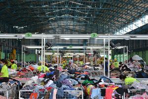 Fardos de <span class=keywords><strong>ropa</strong></span> usada de alto estándar de 55kg y 45kg, fardos de <span class=keywords><strong>ropa</strong></span> de segunda mano de Noruega - Product Image 6