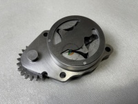 ZCEC OEM Engine Parts PC200-7 SAA6D102E-2 Lubricating Oil Pump 6731-51-111 673151111 Lubricating Oil Pump,Oil Pump Assembly