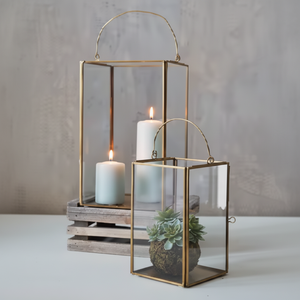 Farol de Vela Cuadrado de Vidrio con Marco de Metal Plateado Brillante, Hecho a Mano en India, de Alta Calidad, Impreso en Tipografía, Decoración para el Hogar - Product Image 1