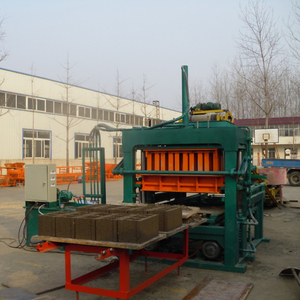 Machine de moulage semi-automatique <span class=keywords><strong>QT5</strong></span>-20 à faible coût pour blocs creux en ciment et sable, fabriquée en Chine, avec <span class=keywords><strong>5</strong></span> bureaux de représentation en Afrique - Product Image 5