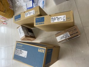 ใหม่เอี่ยมและเป็นของแท้ 100% ตัวขยายสัญญาณเซอร์โวมิตซูบิชิ รุ่น MR-J4-40A, MR-C20A, MR-J3-350B - Product Image 1