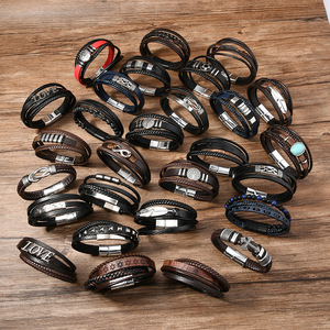 Nouveau <span class=keywords><strong>Bracelet</strong></span> <span class=keywords><strong>en</strong></span> <span class=keywords><strong>Cuir</strong></span> Tressé <span class=keywords><strong>Noir</strong></span> et Marron Fait Main avec Fermoir Magnétique <span class=keywords><strong>en</strong></span> Alliage pour <span class=keywords><strong>Homme</strong></span> – Tendance et Unique - Product Image 1
