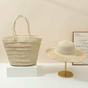 Sac fourre-tout tendance grande capacité pour femme avec fermeture éclair, nouveau sac de plage en paille tressée 2025 avec pompons - Product Image 3