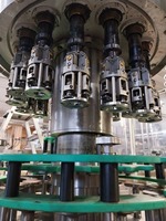 Machine de capsulage automatique ROPP de haute précision utilisée pour sceller des bouchons en aluminium sur des bouteilles pour la vente à l'exportation