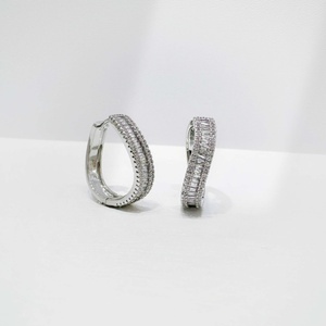 Pendientes de aro de plata 925 con diamantes talla baguette, de lujo, para mujer, estilo occidental, para uso diario, con baño de oro de 14k, geométricos. - Product Image 1