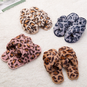 Fabricant en Gros de <span class=keywords><strong>Chaussons</strong></span> d'Intérieur Hiver Doux et Fourrés à Imprimé Léopard, Personnalisés Mode FEO, pour Femmes/Couples/Hommes - Product Image 1