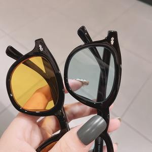 Nouvelle <span class=keywords><strong>tendance</strong></span> de style, lunettes de soleil carrées classiques en plastique pour hommes et femmes, mode coréenne <span class=keywords><strong>2023</strong></span>, lunettes de soleil unisexes pour l'extérieur - Product Image 3