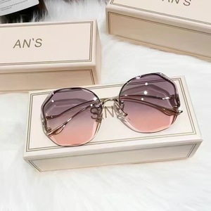 Thời trang mới Gradient Sunglasses Women lens kim loại cong đền Sun Glasses nữ UV400 - Product Image 5