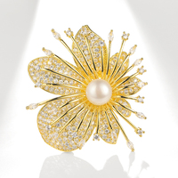 Soldes Exceptionnelles Qianzuyin : Broches de Luxe en Cuivre avec Perles de Coquillage, Cristaux Végétaux et Zircons en Forme de Fleur pour Mariage et Cadeau