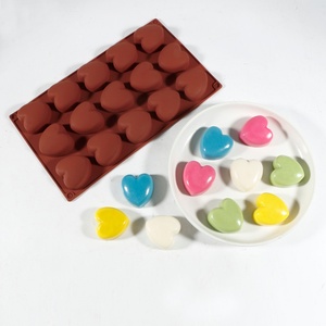 Molde de Silicona para Pastel con 15 Compartimentos, Molde Rojo en Forma de Corazón Pequeño para Hornear Pasteles, Molde para Decoración DIY - Product Image 5