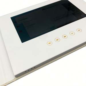 Personalisierte Hochzeitseinladungskarte mit 7-Zoll-Videodisplay und Hochzeitsvideoalbum - Product Image 4