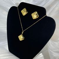 Ensemble collier et boucles d'oreilles en acier inoxydable plaqué or 18 carats, motif géométrique coquillage et papillon, idéal pour les fêtes - Vente en gros à succès