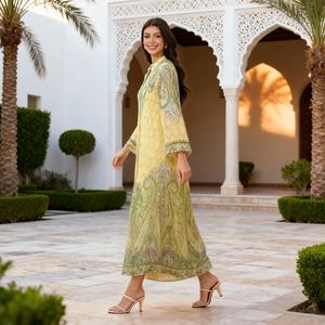 Abaya élégante sur mesure en tissu de haute qualité pour femmes musulmanes, avec un design élégant - Product Image 4