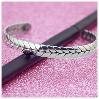 Yiwu Aceon acier inoxydable Surface bombée Stockment bijoux brillant polonais tresse profonde Texture manchette Bracelet