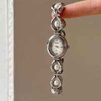 Montre-bracelet élégante et magnifique en quartz avec bracelet vintage ovale en fausses perles, mignonne pour l'été, pour filles et femmes