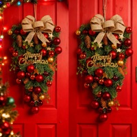 Hiasan Pintu Natal Bentuk Pohon Terbalik dengan Pita Goni, Buah Pinus, dan Bola Natal untuk Dekorasi Rumah di Hari Libur