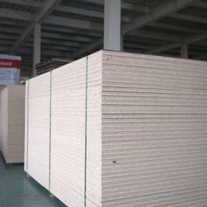 Tablero Linyi Shandong <span class=keywords><strong>OSB</strong></span> 22mm 6mm recubierto de melamina tipo <span class=keywords><strong>verde</strong></span> pegamento ENF E0/E1/E2 superficie lisa no es fácil deformación apartamento - Product Image 3