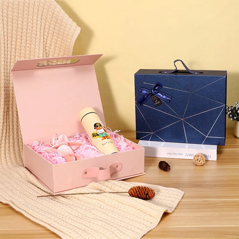Adobe indesign gift packaging paper boxes like a handbag