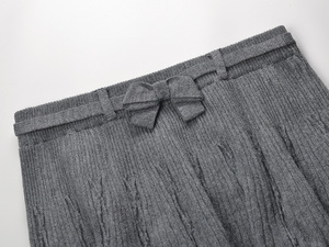 Nuovi Arrivi Primavera 2026: <span class=keywords><strong>Elegante</strong></span> Completo Donna <span class=keywords><strong>con</strong></span> Maglione Grigio a Collo in <span class=keywords><strong>Pizzo</strong></span> e Minigonna Lavorata a Maglia, Set 2 Pezzi - Product Image 2