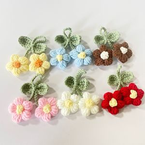 Porte-clés en tricot décoratifs faits main, fleurs au crochet, vente en gros, breloques DIY pour costumes - Product Image 1