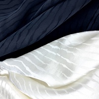 Haute qualité italien satin de soie jacquard tissu soie viscose jacquard tissu luxe vêtement soie tissu