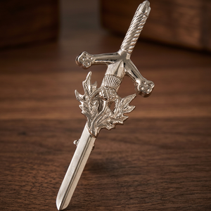 เข็มกลัดโครเมียมแบบหมุนได้ Ho Hunts Thistle Flugelhorn Kilt Pin พร้อมตัวล็อคเพื่อความปลอดภัย - Product Image 2
