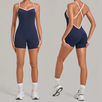 Combinaison de yoga ajustée QS3369 pour femme avec bretelles croisées au dos, sensation seconde peau, coussinets de poitrine intégrés et effet push-up fessier