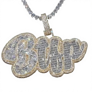 จี้เพชรโมอิสซาไนต์ทรงกลมเจียระไนแบบบริลเลียนท์ 4 ตัวอักษร ดีไซน์หรูหรา ชุบทอง 14KT เงินสเตอร์ลิง - Product Image 1