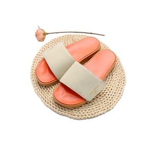 Henghao Groothandel Op Maat Gemaakte Sport Slippers PU Zool Fabriek Direct Zachte Kussentjes Anti-<span class=keywords><strong>Slip</strong></span> Snelle Levering Kleur Logo Sandalen - Product Image 5