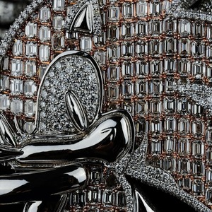 Collier pendentif en moissanite de qualité supérieure, style dessin animé, pour un look classique et contemporain, disponible aux prix d'exportation - Product Image 4